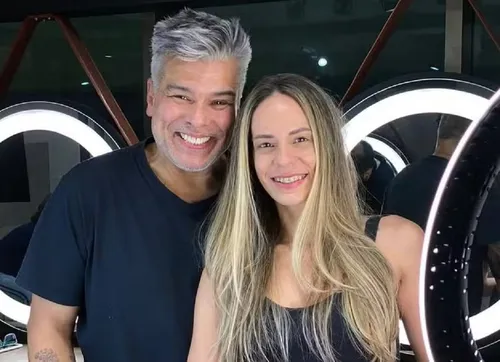 
					Conheça Shay Dufau: esposa discreta de Maurício Mattar é 26 anos mais nova e era amiga da filha do ator
				
				