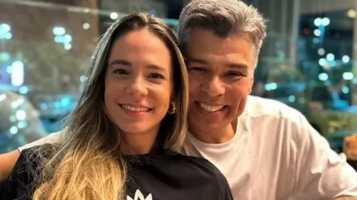 
					Conheça Shay Dufau: esposa discreta de Maurício Mattar é 26 anos mais nova e era amiga da filha do ator
				
				