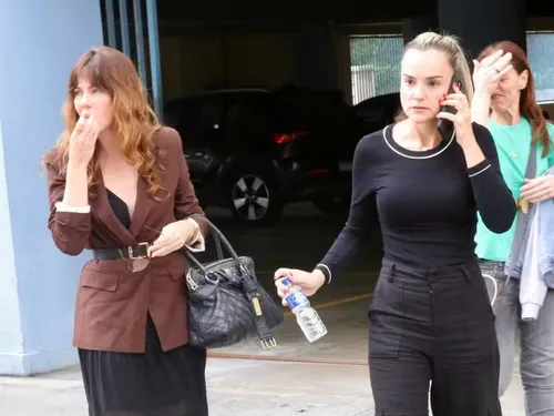 
					Corpo de Lua Blanco é velado no Rio; Arthur Aguiar, Micael Borges, Letícia Colin e mais famosos se despedem da artista
				
				