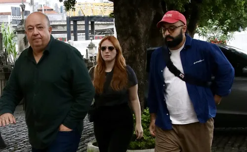 
					Corpo de Lua Blanco é velado no Rio; Arthur Aguiar, Micael Borges, Letícia Colin e mais famosos se despedem da artista
				
				