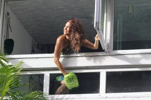 
					De Pantanal ao conteúdo adulto: as polêmicas de Giovanna Gold, baiana visitante de A Fazenda 18
				
				