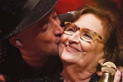 
					Dona Déa surpreende ao revelar que viu Paulo Gustavo três vezes após a morte
				
				