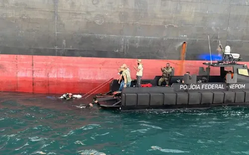 
					Drogas são encontradas escondidas em navio de carga em Salvador
				
				