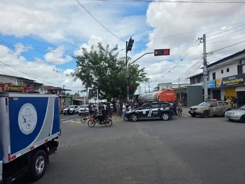 
					Duas pessoas morrem atropeladas em menos de 24h em Feira de Santana
				
				