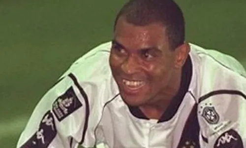 
					Eleições 2026: ex-jogadores de futebol dão vexame nas urnas e 2 são eleitos; veja lista de votos
				
				