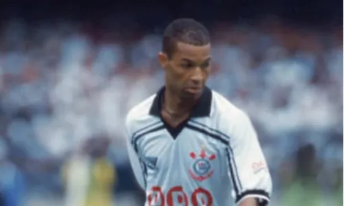 
					Eleições 2026: ex-jogadores de futebol dão vexame nas urnas e 2 são eleitos; veja lista de votos
				
				