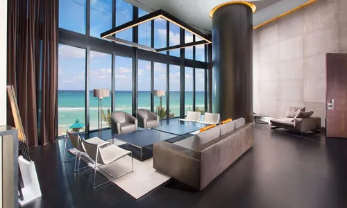 
					Elevador para carro e piscina privativa: os detalhes do apartamento que Zé Felipe emprestou para Virginia nos EUA
				
				