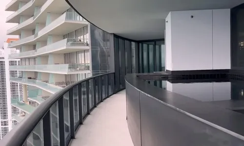 
					Elevador para carro e piscina privativa: os detalhes do apartamento que Zé Felipe emprestou para Virginia nos EUA
				
				