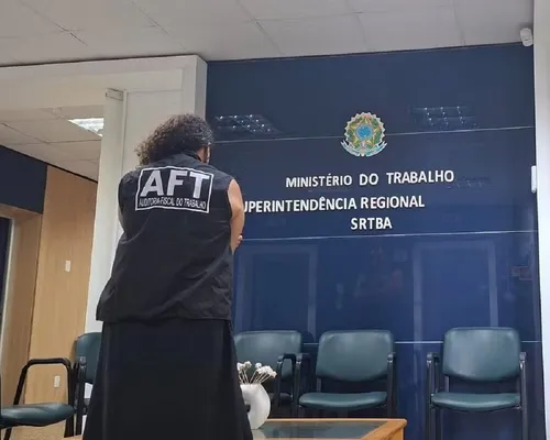 
					Empresário é investigado por assédio sexual após enviar vídeos explícitos a trabalhadora doméstica em Salvador
				
				