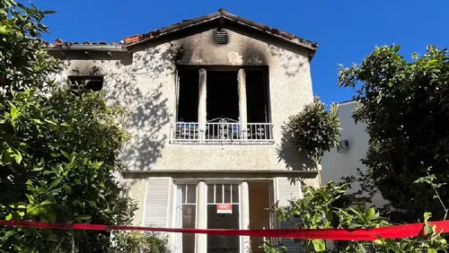 
					Erik Marmo, ex-galã da Globo, tem casa destruída por incêndio nos EUA; vida do ator mudou drásticamente
				
				