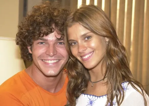 
					Erik Marmo, ex-galã da Globo, tem casa destruída por incêndio nos EUA; vida do ator mudou drásticamente
				
				