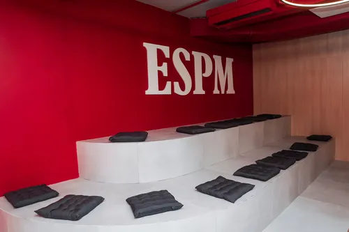 
					ESPM Bahia lança cursos rápidos para acompanhar IA, creator economy e novos modelos de mídia
				
				