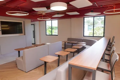 
					ESPM Bahia lança cursos rápidos para acompanhar IA, creator economy e novos modelos de mídia
				
				