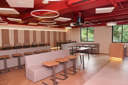 
					ESPM Bahia lança cursos rápidos para acompanhar IA, creator economy e novos modelos de mídia
				
				