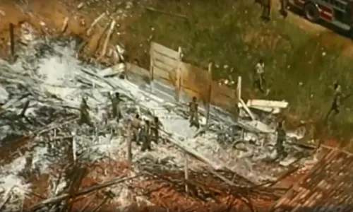
					Fábrica de fogos clandestinos é condenada a pagar R$ 1,2 milhão após explosão que matou 64 pessoas
				
				