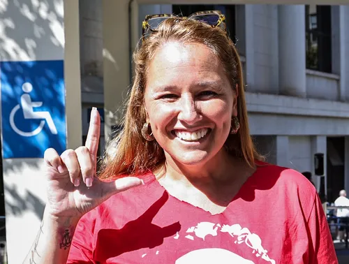 
					Famosos votam no 1º turno das Eleições 2026; veja fotos
				
				