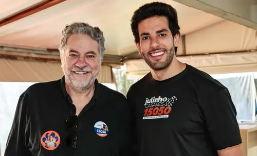 
					Famosos votam no 1º turno das Eleições 2026; veja fotos
				
				