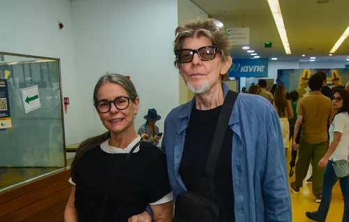 
					Famosos votam no 1º turno das Eleições 2026; veja fotos
				
				