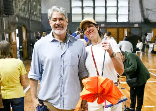 
					Famosos votam no 2º turno das Eleições 2026; FOTOS
				
				