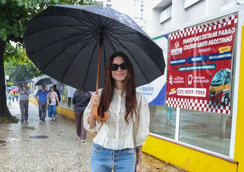 
					Famosos votam no 2º turno das Eleições 2026; FOTOS
				
				