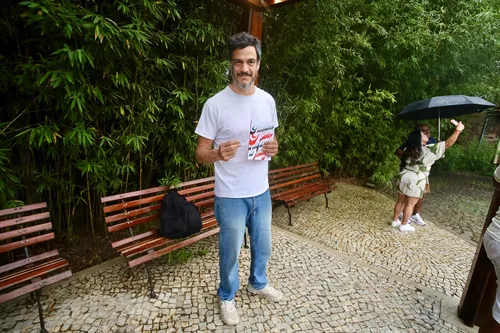 
					Famosos votam no 2º turno das Eleições 2026; FOTOS
				
				