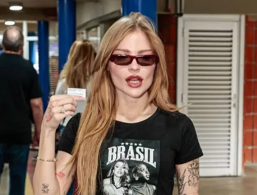 
					Famosos votam no 2º turno das Eleições 2026; FOTOS
				
				