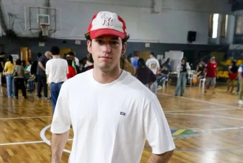 
					Famosos votam no 2º turno das Eleições 2026; FOTOS
				
				