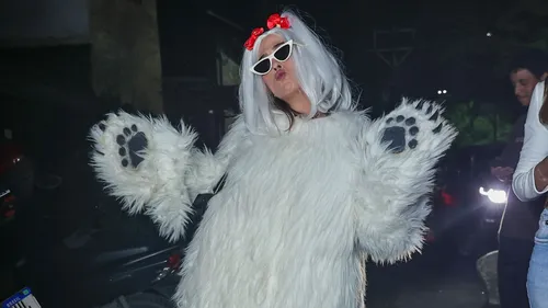 
					Festa de Quem Ama Cuida: atores arrasam nas fantasias em comemoração da Globo; veja fotos e vídeos
				
				