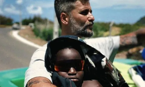
					Filho de Giovanna Ewbank e Gagliasso estreia como ator em 'A Nobreza do Amor'; adoção foi marcada por sigilo e apoio de Titi
				
				