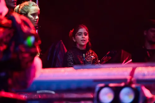 
					Gêmeas de Ivete Sangalo invadem palco e fazem passo do Jamal com a mãe
				
				