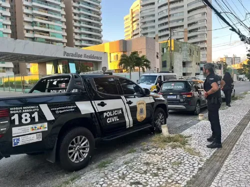 
					Grupo cria mais de mil títulos falsos e movimenta R$ 32 mi em Salvador
				
				