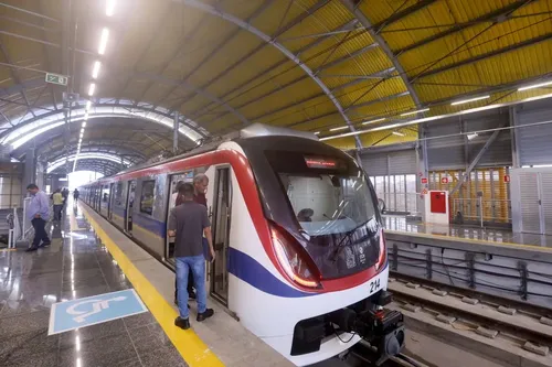 
					Homem morre após ficar preso entre trem e plataforma em estação do metrô de Salvador
				
				