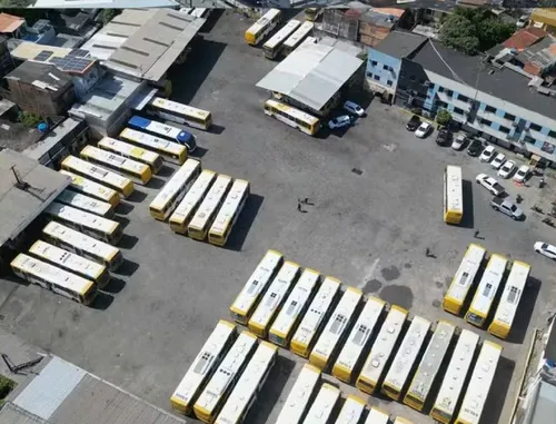 
					Eleições 2026: Justiça determina que PF investigue possível redução da frota de ônibus em Salvador
				
				