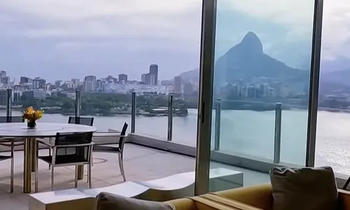 
					Imóvel secreto de Eliana tem cinco suítes, vista inacreditável e está avaliado em R$ 6 milhões
				
				