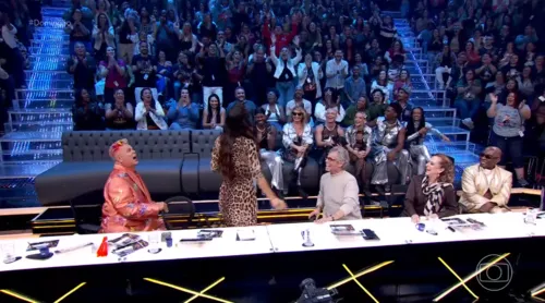 
					Ivete Sangalo reage ao levar cortada de Luciano Huck: 'Me chamou porque quis'
				
				