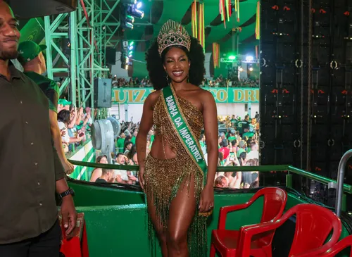 
					IZA entrega o que disse a Paolla Oliveira antes da coroação na Imperatriz e manda recado
				
				