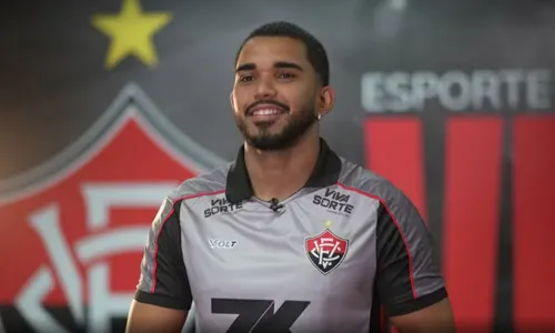 
					Jair Ventura pede Lucas Arcanjo, goleiro do Vitória, na Seleção Brasileira; relembre ex-Vitória que defenderam o Brasil
				
				