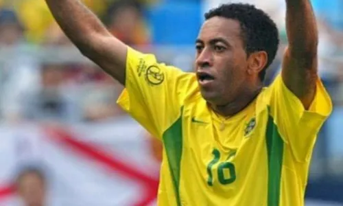 
					Jair Ventura pede Lucas Arcanjo, goleiro do Vitória, na Seleção Brasileira; relembre ex-Vitória que defenderam o Brasil
				
				