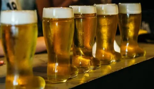 
					Justiça proíbe venda de bebidas alcoólicas para consumo imediato perto de locais de votação em cidades da Bahia
				
				
