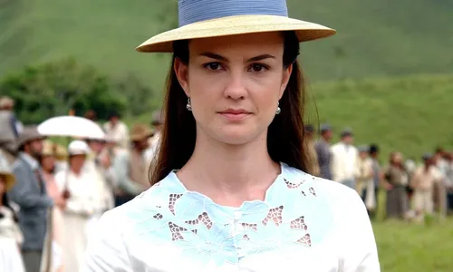 
					Lembra dela? Carolina Kasting fala de desaparecimento da TV e expõe distúrbio: 'Procurar ajuda'
				
				