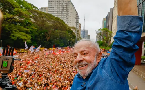 
					Lula é reeleito presidente do Brasil em disputa apertada e conquista novo mandato até 2030
				
				