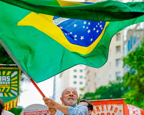 
					Lula é reeleito presidente do Brasil em disputa apertada e conquista novo mandato até 2030
				
				