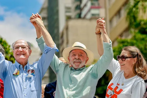 
					Lula é reeleito presidente do Brasil em disputa apertada e conquista novo mandato até 2030
				
				