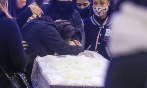 
					Mãe de MC Kevin revela valor chocante da conta bancária do cantor após morte
				
				