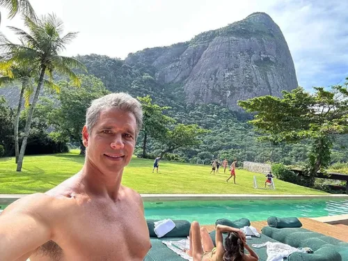 
					Mansão de R$ 250 milhões de Márcio Garcia à venda tem bunker, praia privativa e cinema que vira boate; veja fotos
				
				