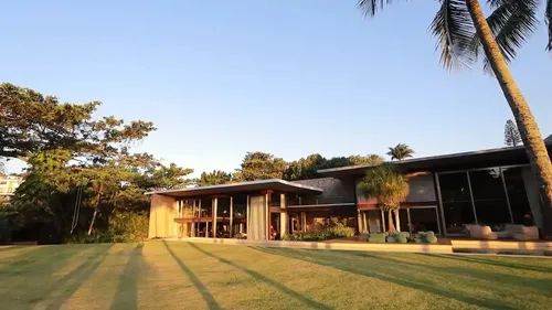 
					Mansão de R$ 250 milhões de Márcio Garcia à venda tem bunker, praia privativa e cinema que vira boate; veja fotos
				
				