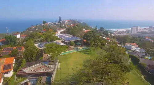 
					Mansão de R$ 250 milhões de Márcio Garcia à venda tem bunker, praia privativa e cinema que vira boate; veja fotos
				
				