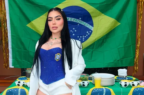 
					MC Mirella tem show cancelado em balada LGBTQIA+ após se assumir 'conservadora de direita'
				
				