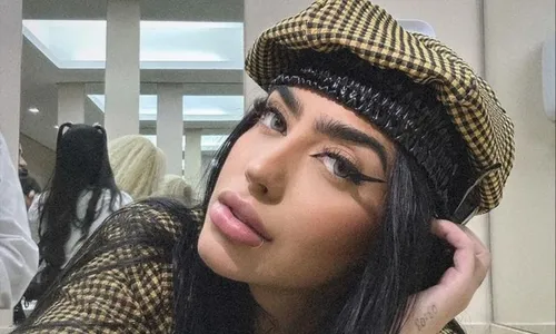 
					MC Mirella tem show cancelado em balada LGBTQIA+ após se assumir 'conservadora de direita'
				
				