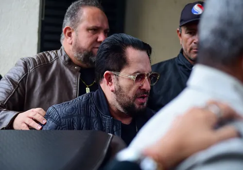 
					Morte de Rick: Zezé Di Camargo e mais famosos se despedem de cantor em velório
				
				